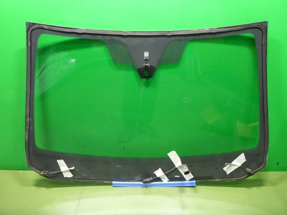 Стекло лобовое