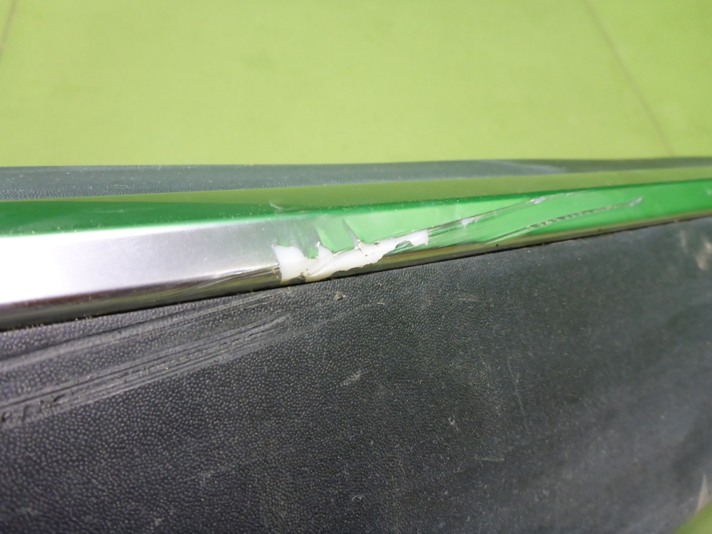 Накладка двери передней правой