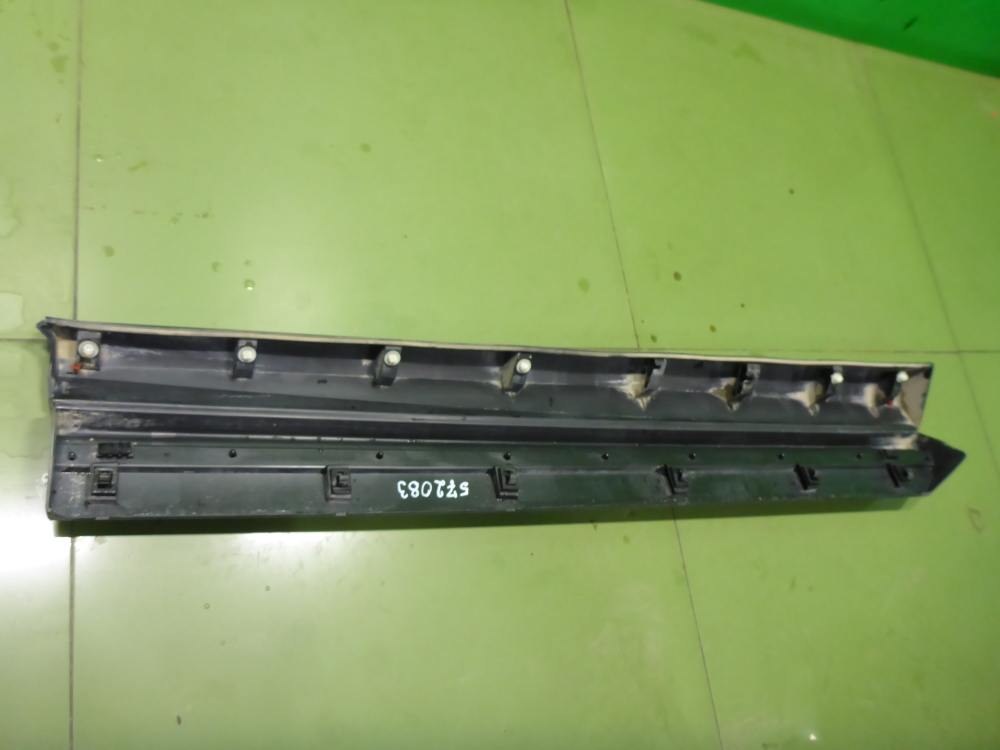 Накладка двери передней правой