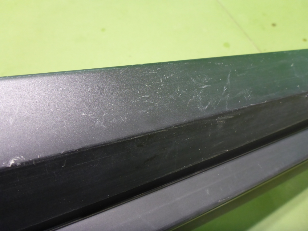 Накладка двери передней правой