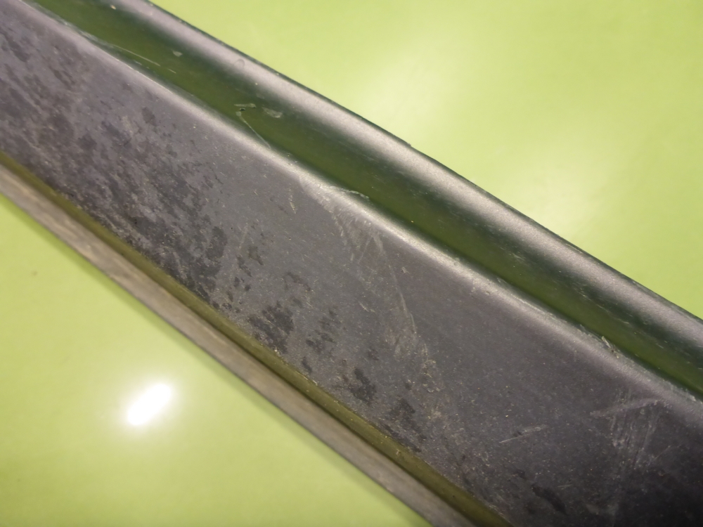 Накладка двери передней правой