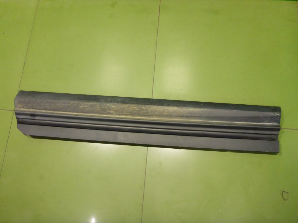 Накладка двери передней правой