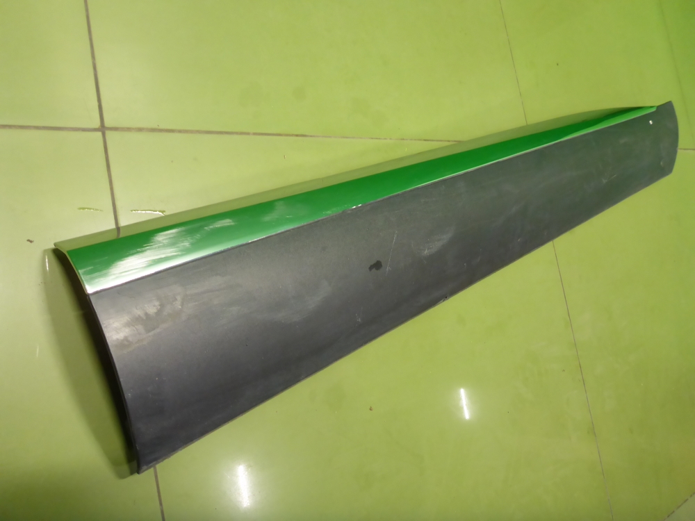 Накладка двери передней правой