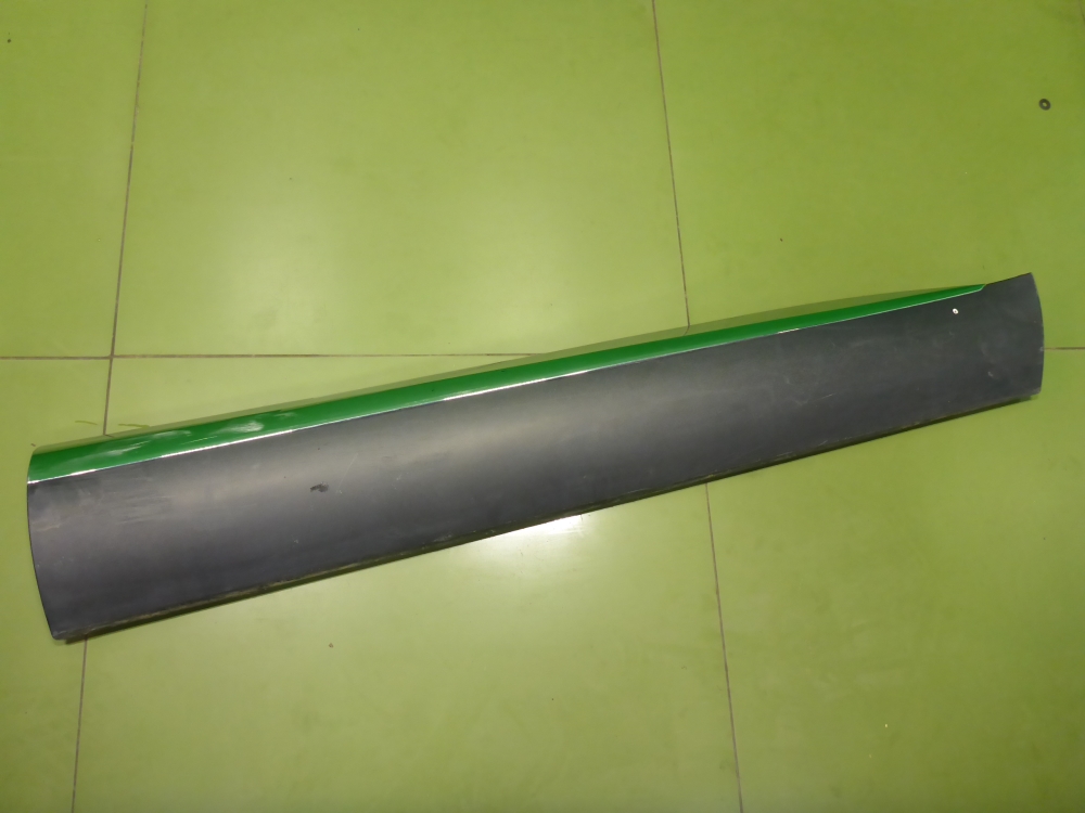 Накладка двери передней правой