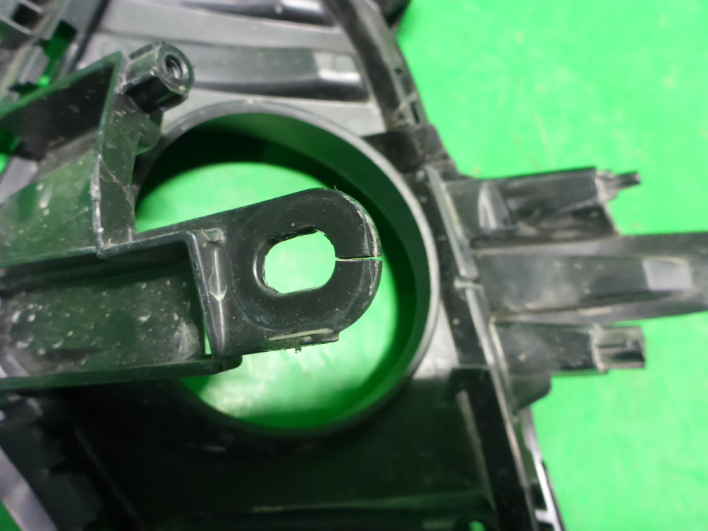 Рамка противотуманной фары правой