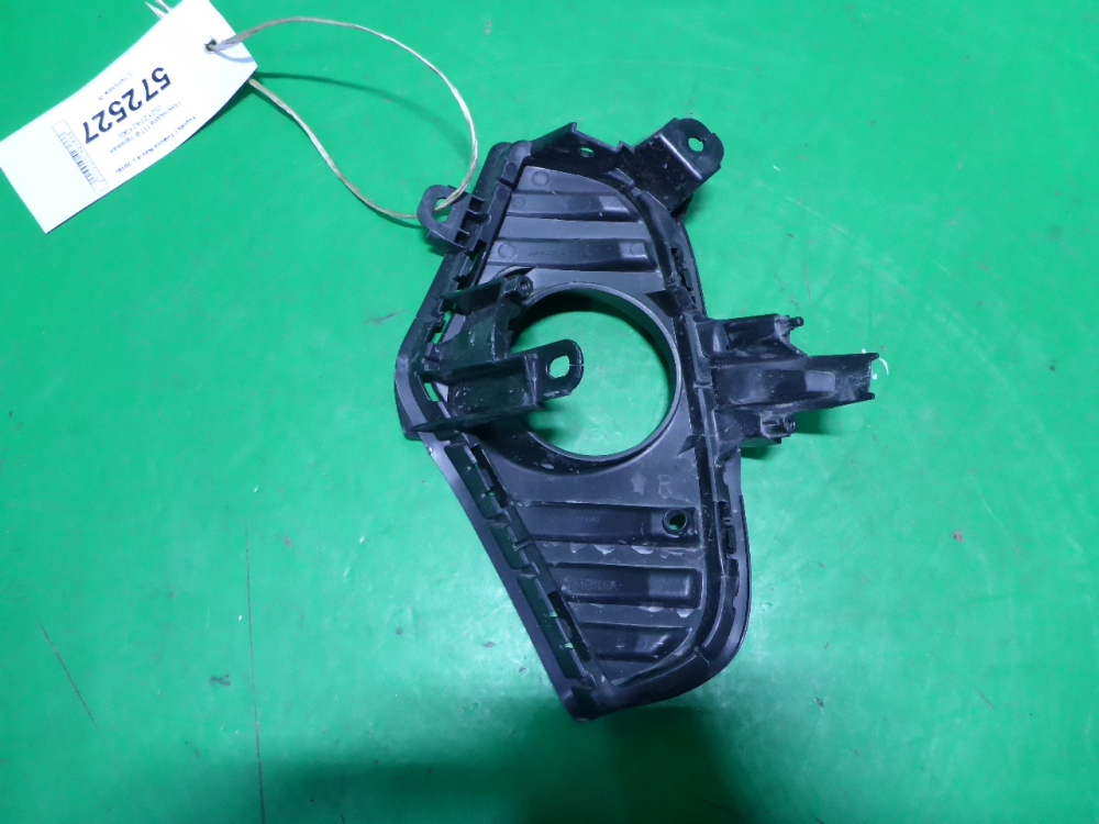 Рамка противотуманной фары правой