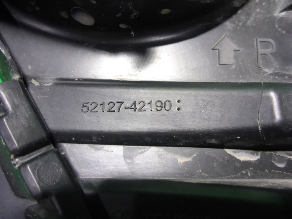 Рамка противотуманной фары правой