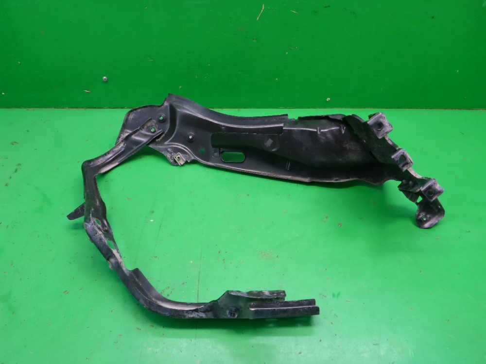 Кронштейн фар левый