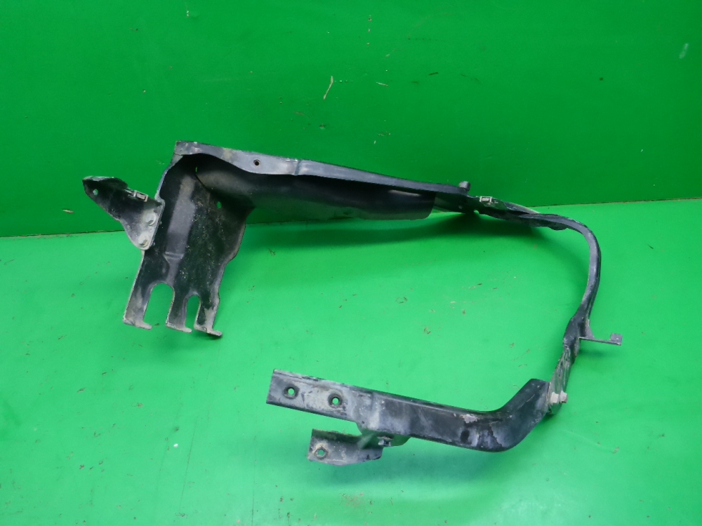 Кронштейн фар левый