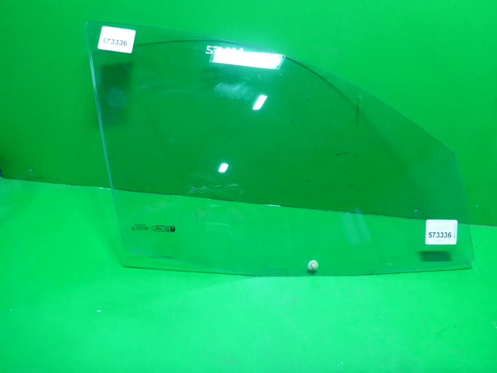 Стекло двери передней правой