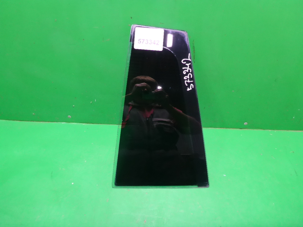 Стекло двери задней левой (форточка)