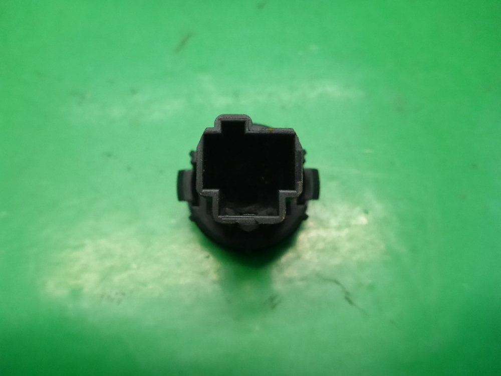 Кнопка открывания багажника