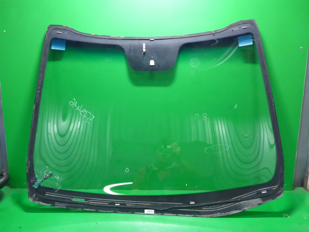 Стекло лобовое