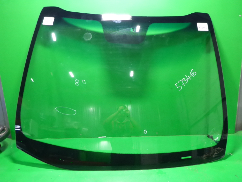 Стекло лобовое