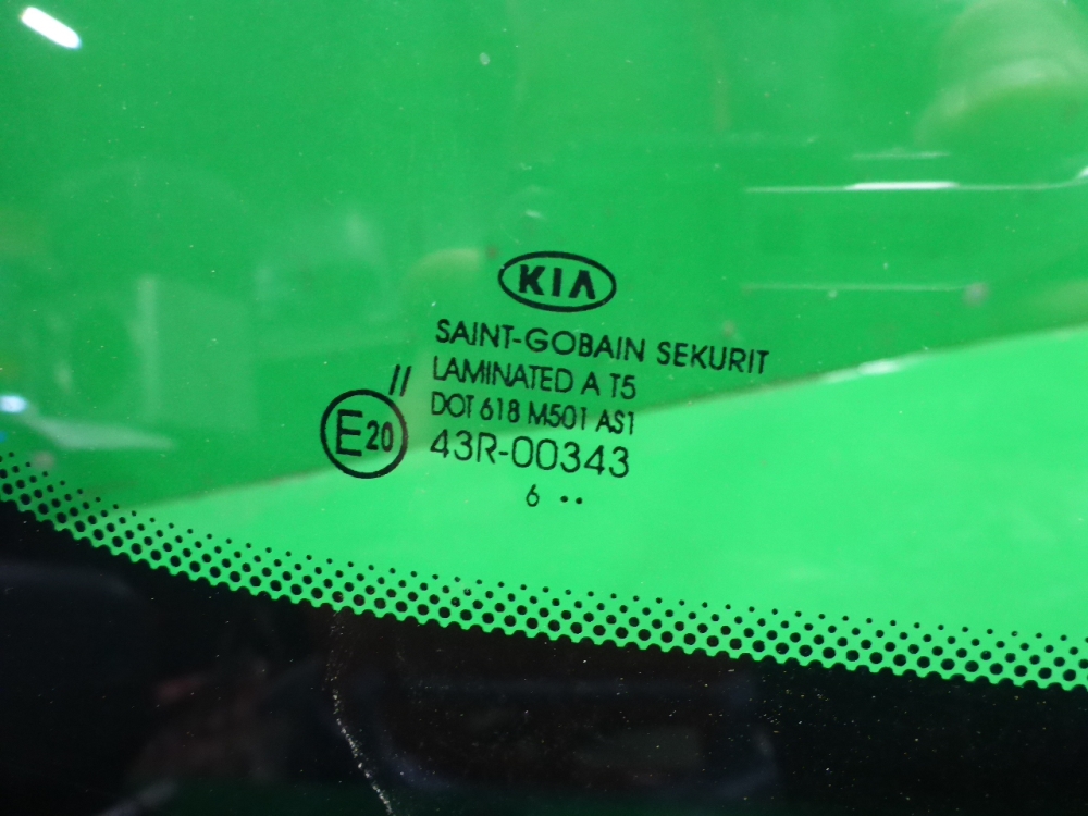 Стекло лобовое