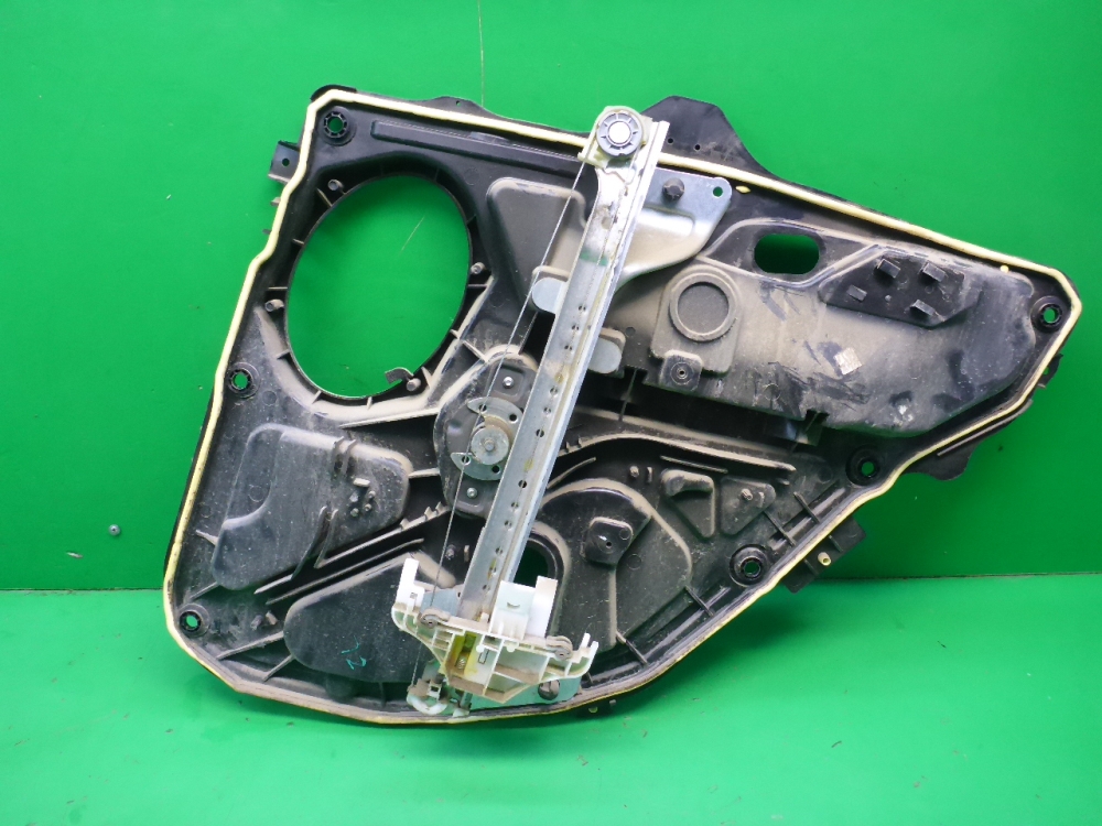 Стеклоподъемник механ. задний левый