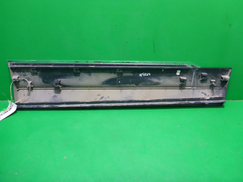 Накладка двери передней левой