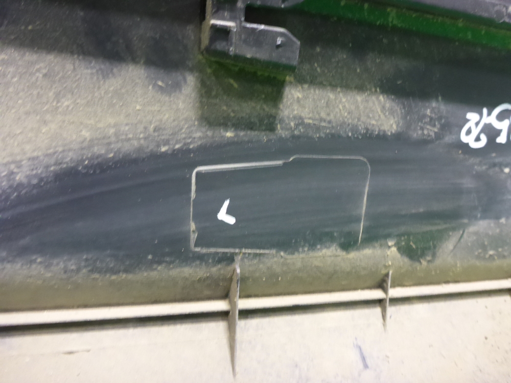 Накладка двери передней левой