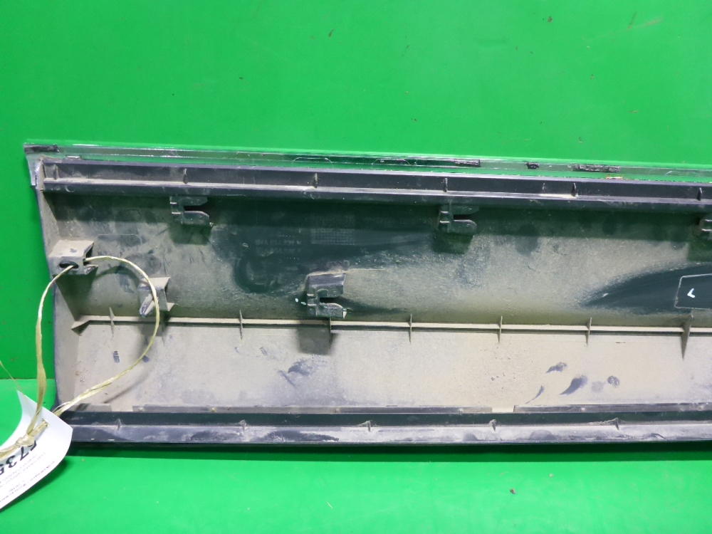 Накладка двери передней левой