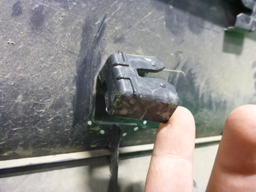 Накладка двери задней левой