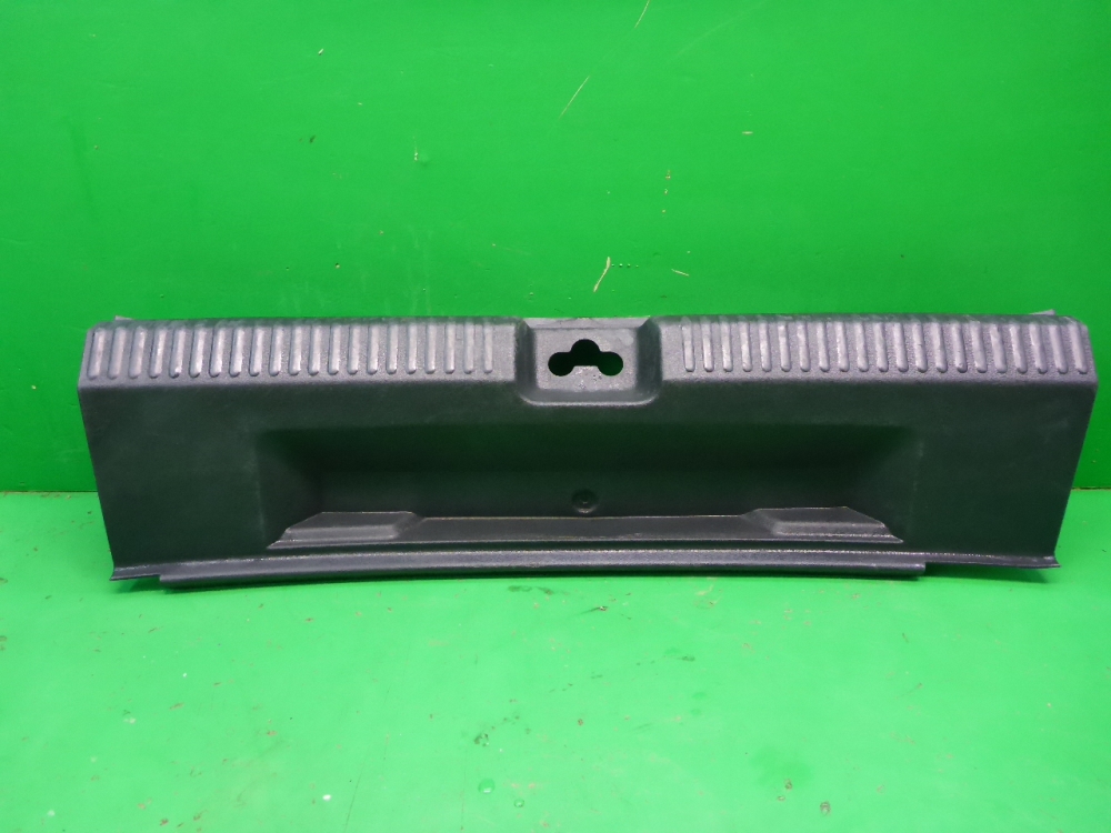 Обшивка багажника