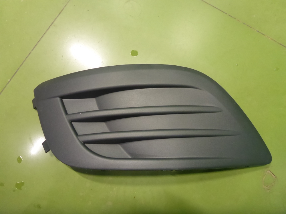 Накладка переднего бампера правая