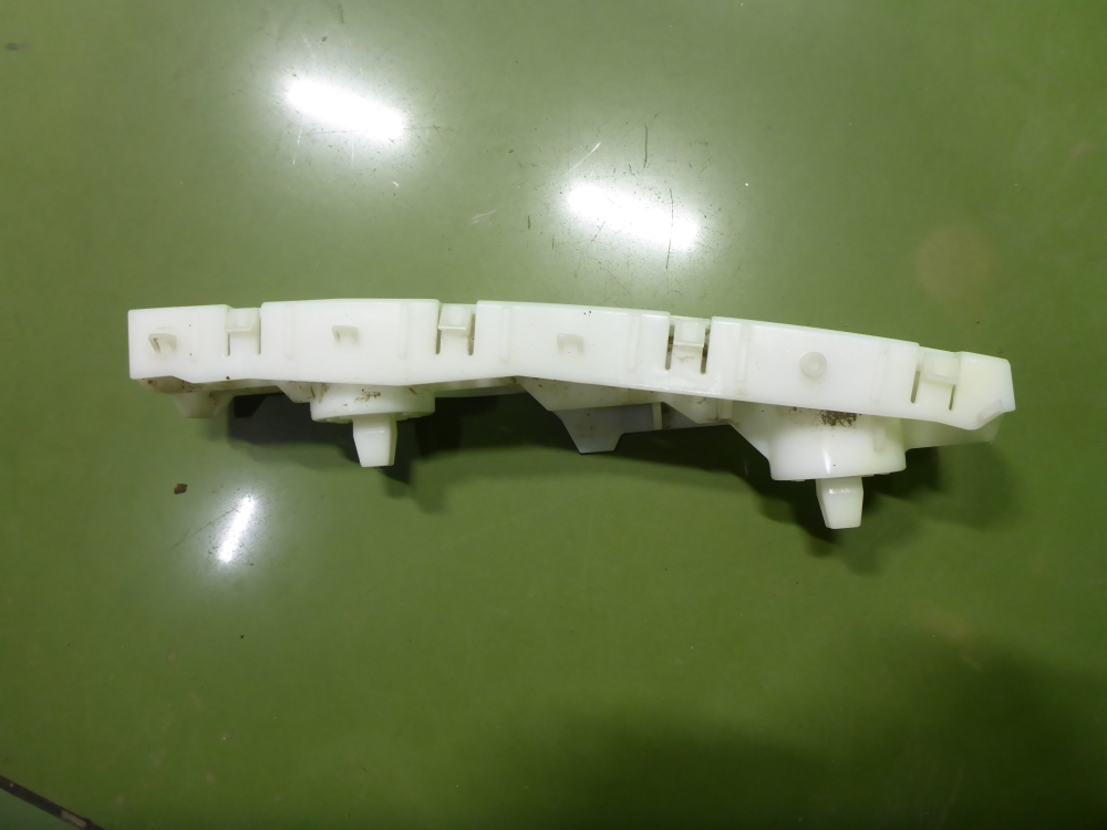 Кронштейн переднего бампера левый