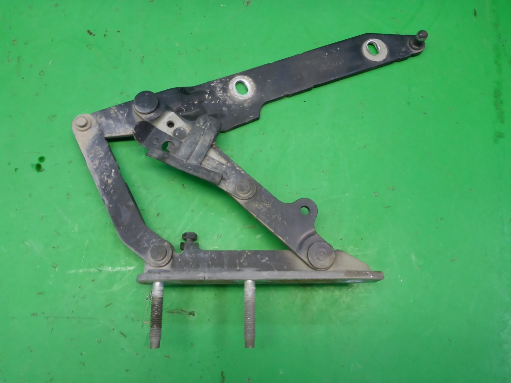 Петля капота левая