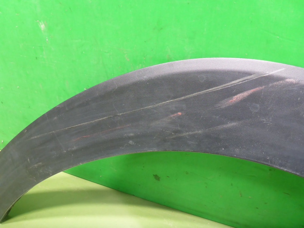 Накладка переднего крыла левого