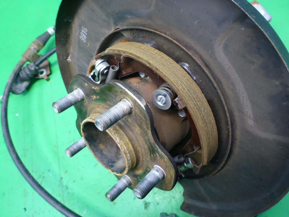 Кулак поворотный задний правый