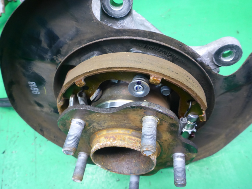 Кулак поворотный задний левый