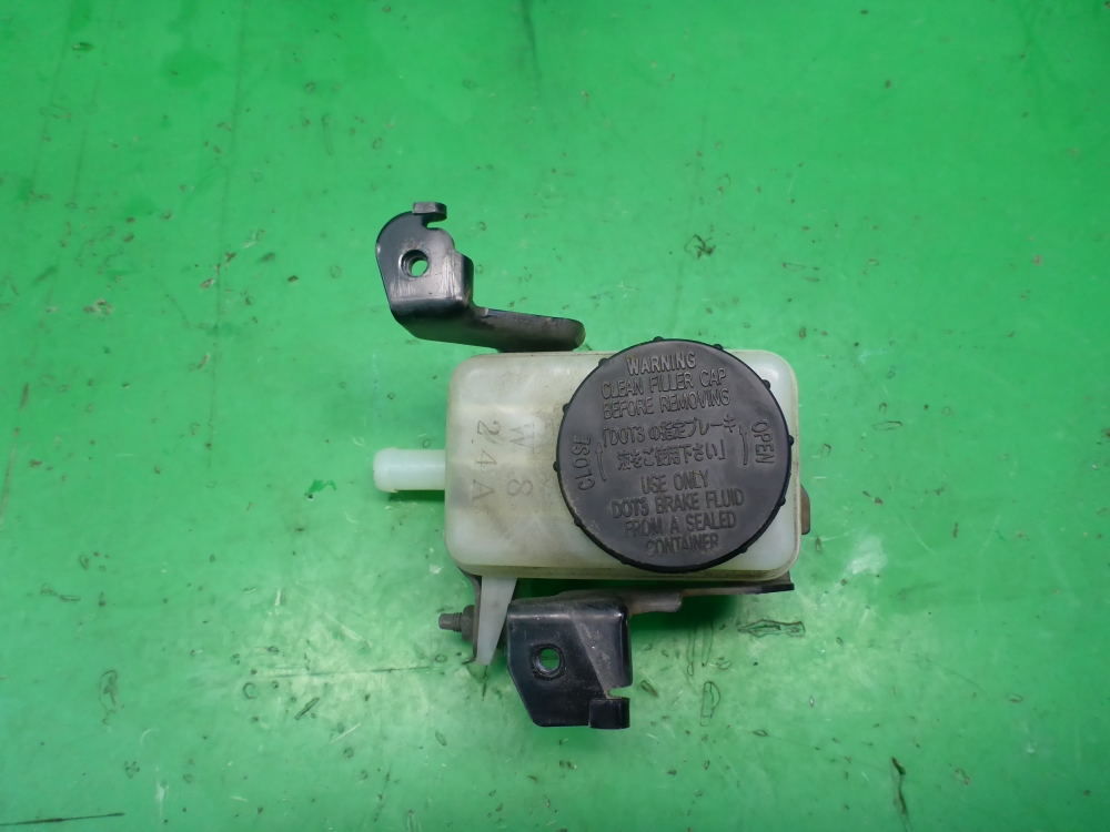 Бачок главного тормозного цилиндра