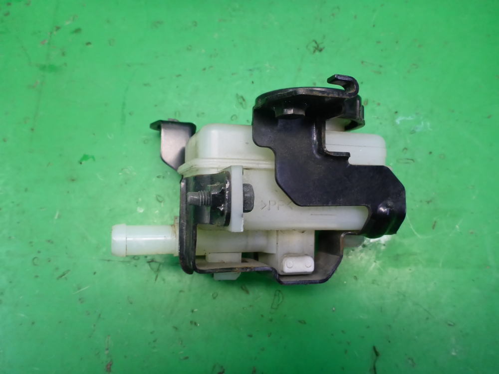 Бачок главного тормозного цилиндра