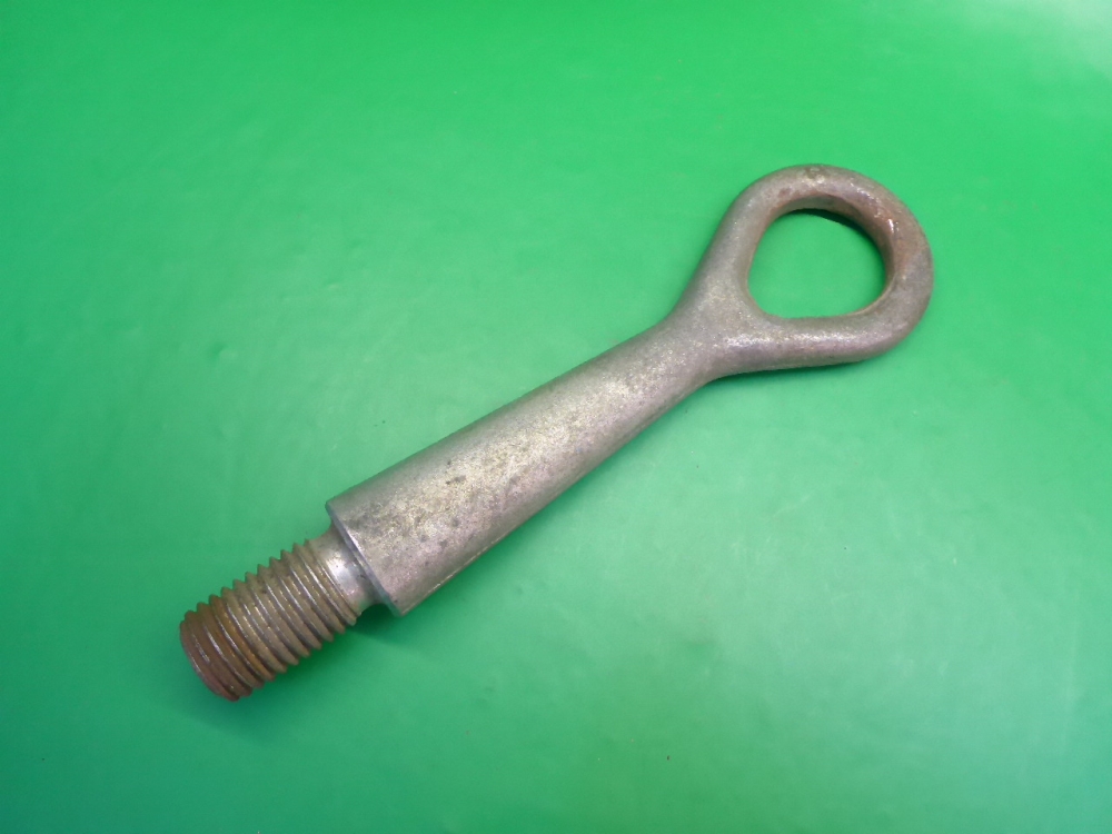 Крюк буксировочный