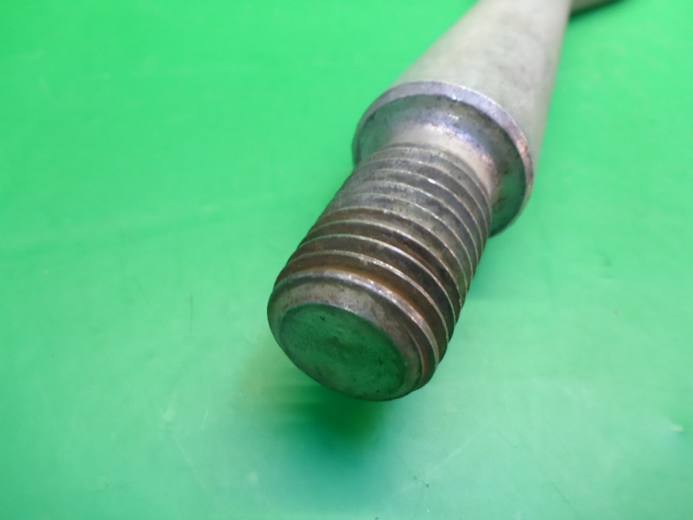 Крюк буксировочный