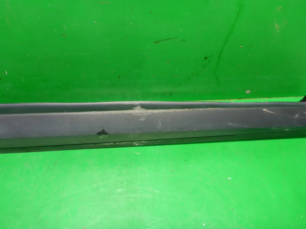 Накладка двери передней правой