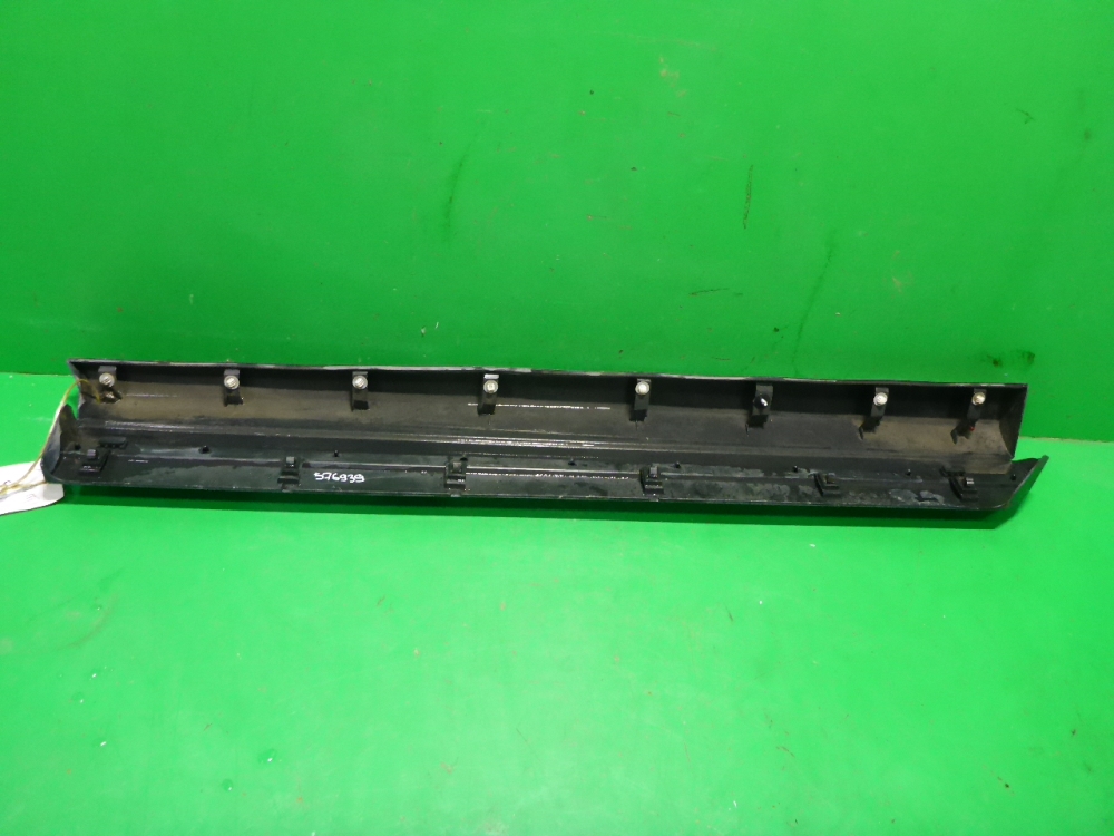 Накладка двери передней правой