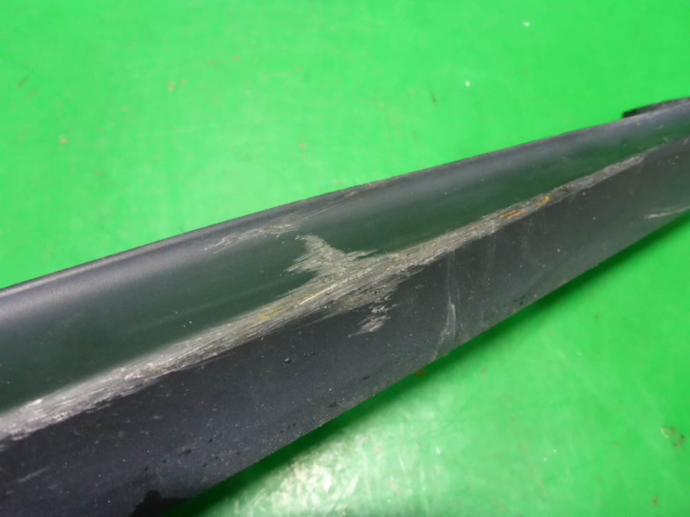 Накладка двери передней правой