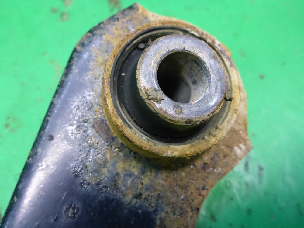 Рычаг задний поперечный