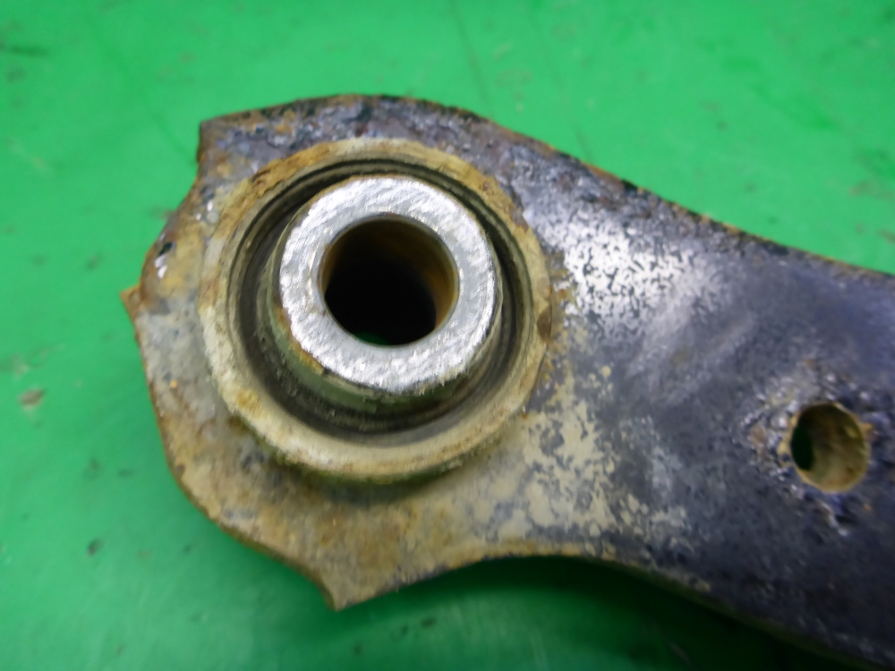 Рычаг задний поперечный