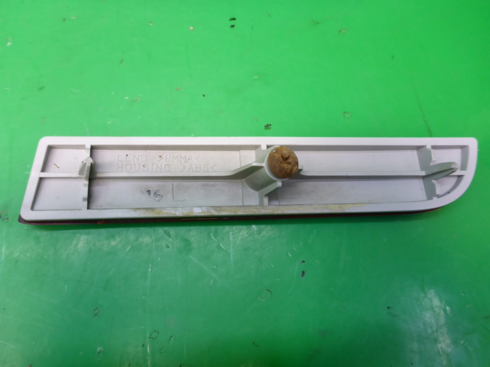 Отражатель в бампер задний левый