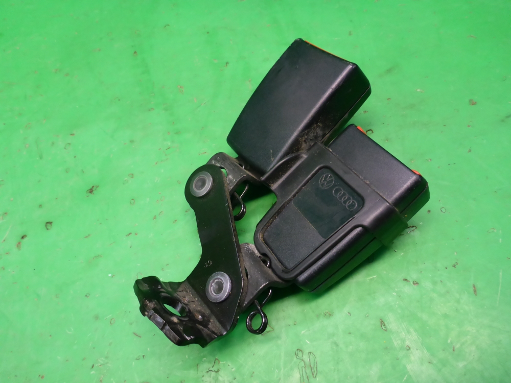 Ответная часть ремня безопасности