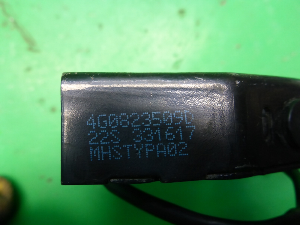 Замок капота