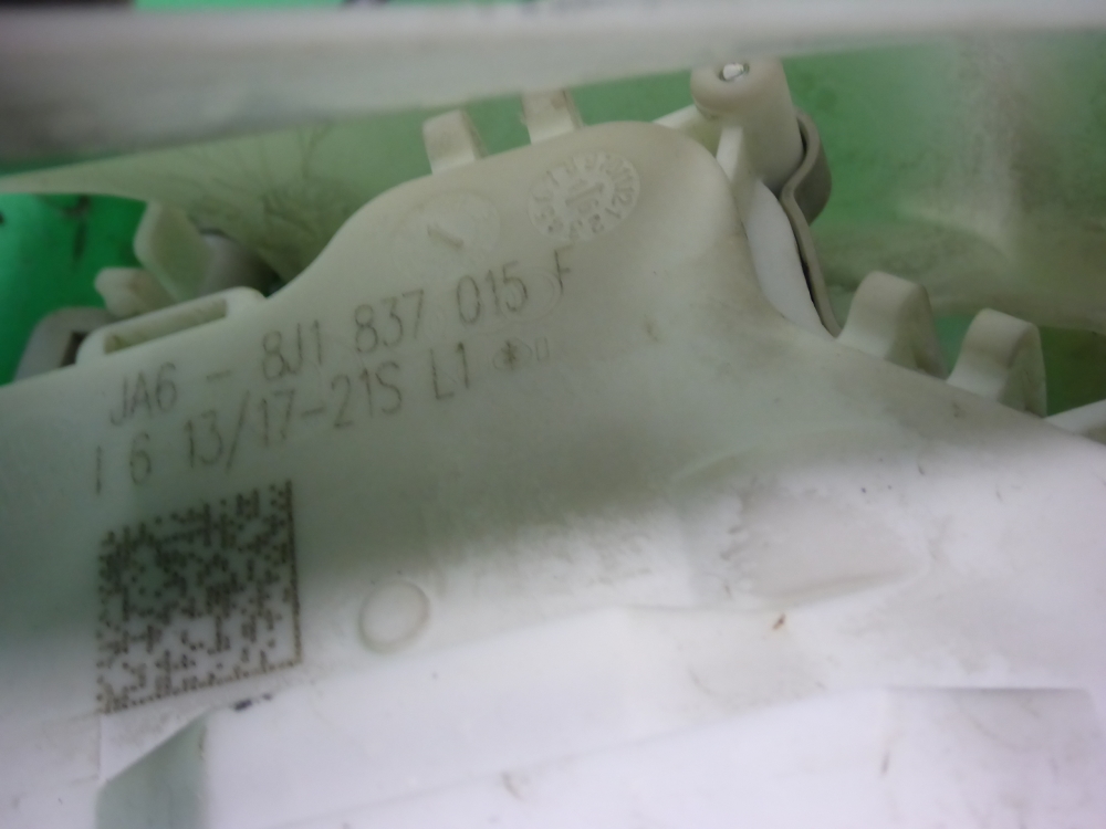 Замок двери передней левой