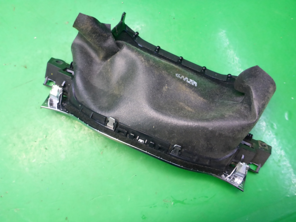 Кожух рулевой колонки