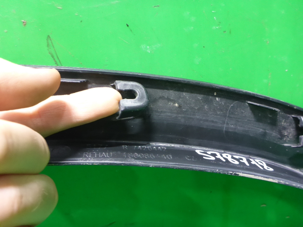 Накладка заднего крыла правого