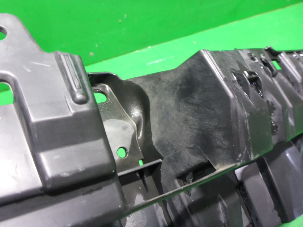 Кронштейн переднего бампера