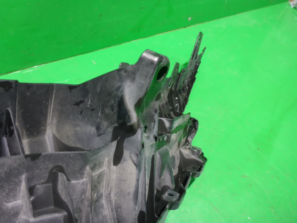 Кронштейн переднего бампера