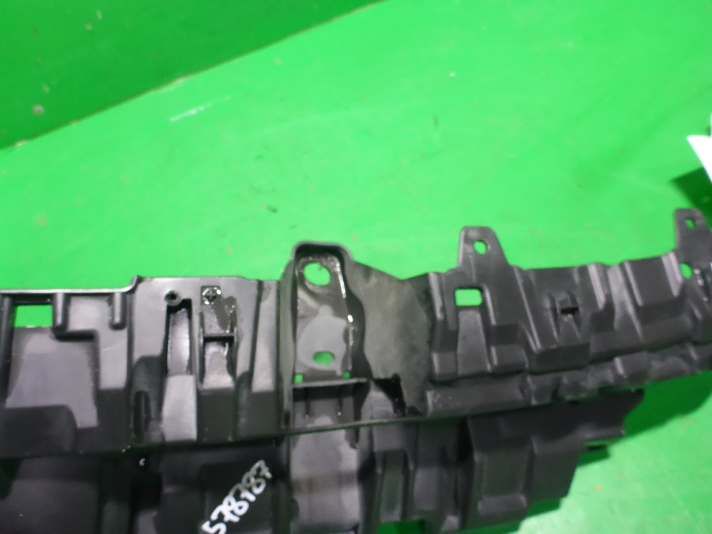 Кронштейн переднего бампера