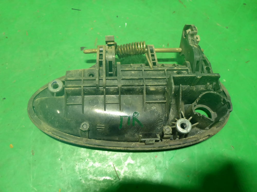 Ручка двери передней наружная правая